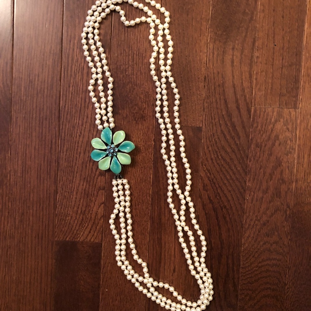Stella and dot three strand pearl necklace